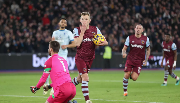 West Ham United 1-1 Bournemouth: James Ward-Prowse straff avbryter Dominic Solankes öppnare för att dela poäng